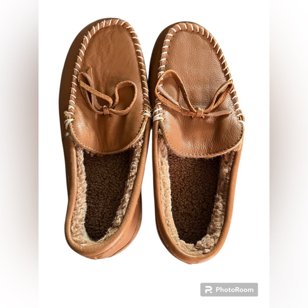 Moccasin Packard, Foam treads slippers, size 7M, leather tops, Sherpa lining.